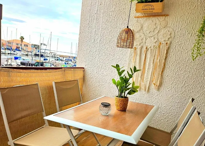 Sur Le Port De